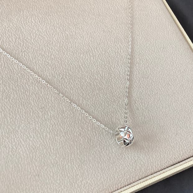 샤넬 코코크러쉬 목걸이 (화이트도금)