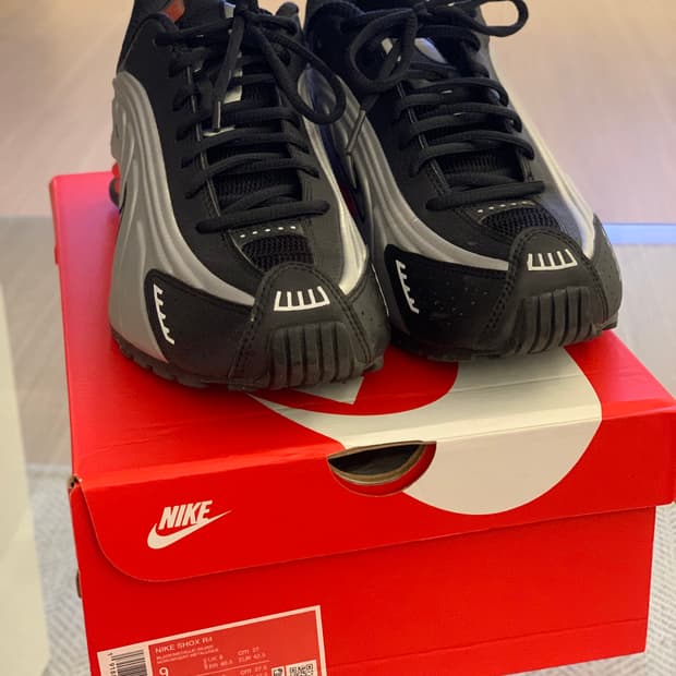 나이키 샥스 R4 블랙/실버 270mm 판매합니다./ BV1111-008