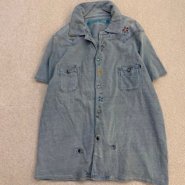 캐피탈 자수셔츠