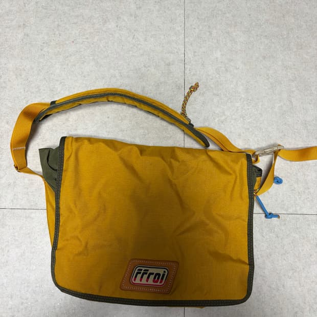 프루아 크로스백