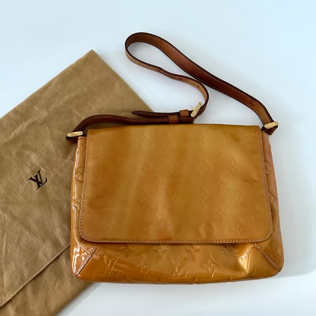 루이비통 Louis vuitton 로고 에나멜 숄더백