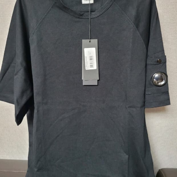 CP컴퍼니 렌즈 와펜 반팔티 블랙 M