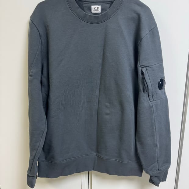 CP컴퍼니 렌즈 와펜 맨투맨