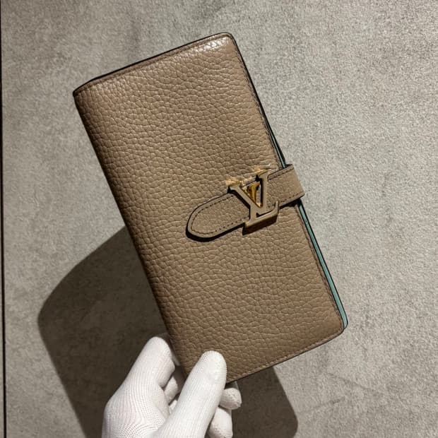 루이비통 카퓌신 버티컬 장지갑