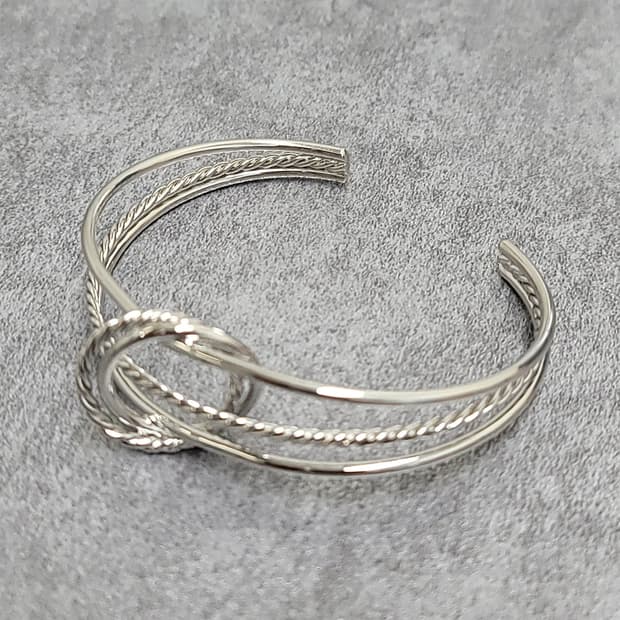 bangle bracelet 
