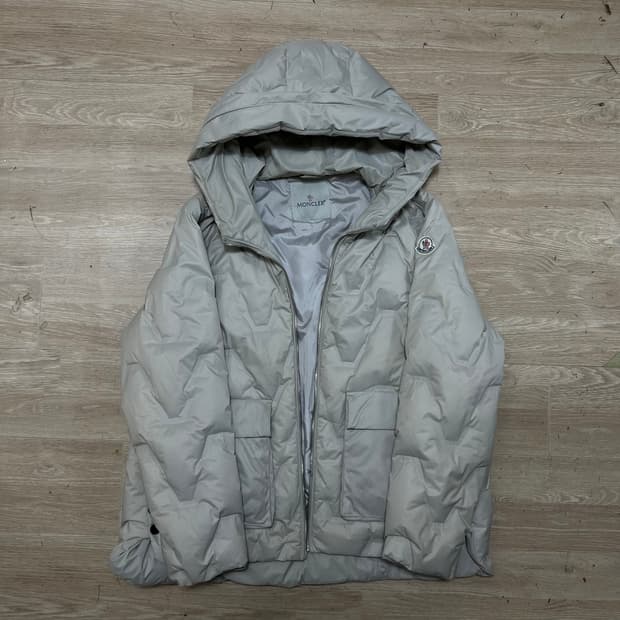 몽클레어 여성 시그니처 와펜 후드 패딩 점퍼 [그레이] L/100