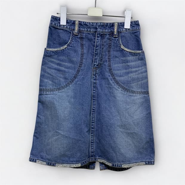 츠모리 치사토  미디 청스커트