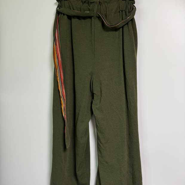 일본 티티카카 브랜드의 카키색 와이드 팬츠 Free 허리 28-30