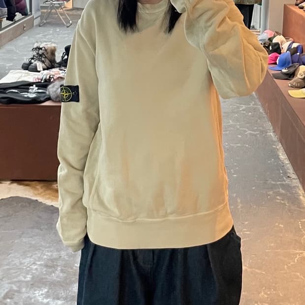 스톤아일랜드 와팬 패치 아이보리 맨투맨 H1737