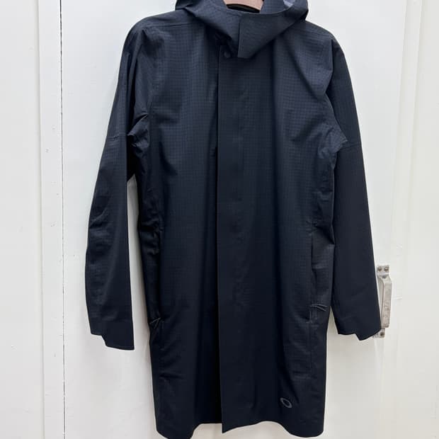 오클리 미니멀 코트