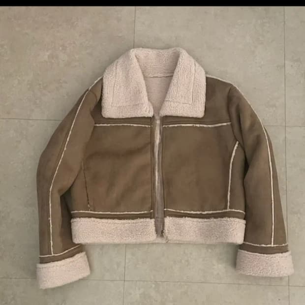 새상품)JJ지고트 크롭 무스탕