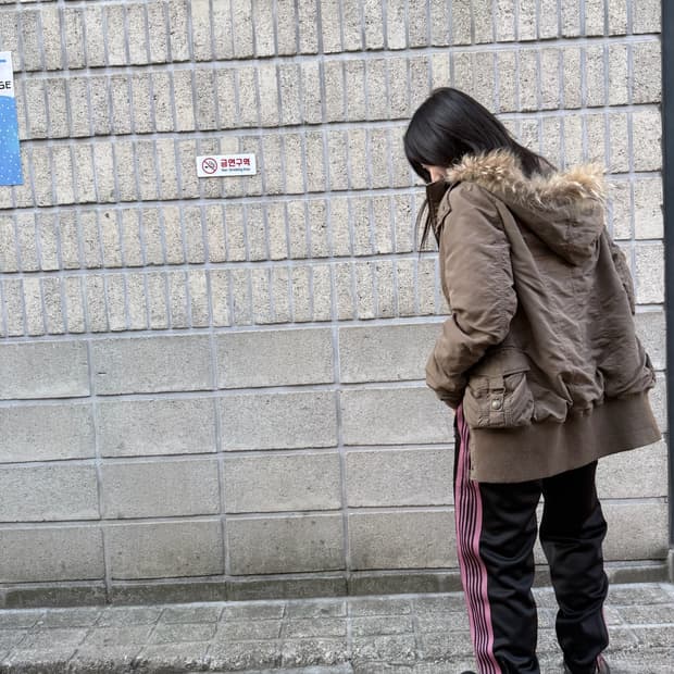 니들스 블랙&핑크 트랙 조거 팬츠