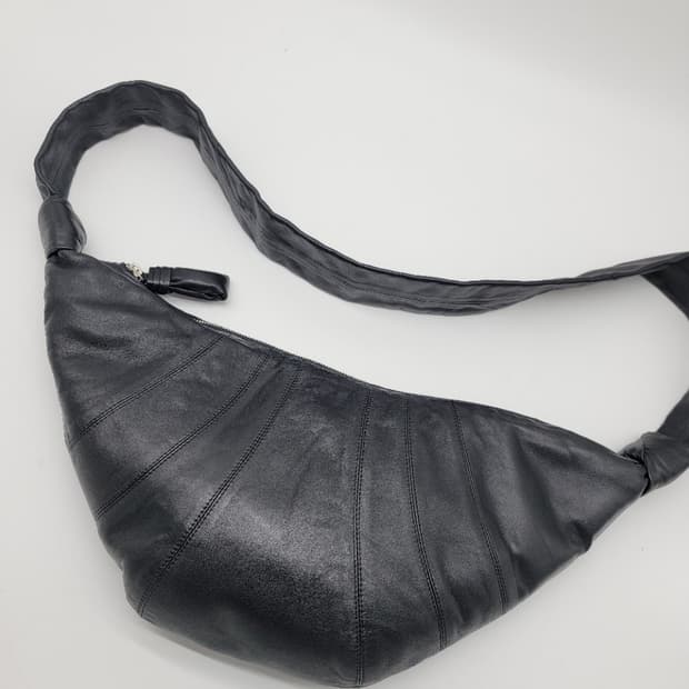 르메르 미디움 크루아상 백 소프트 나파 레더 블랙