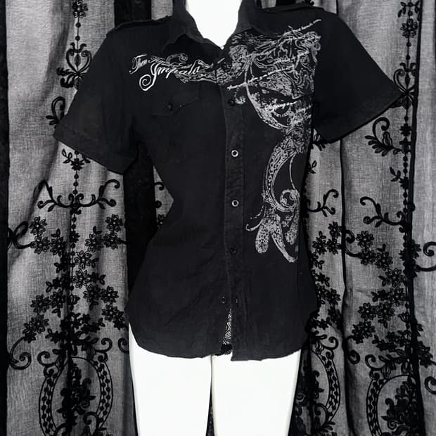 black gothic graphic short sleeve shirt