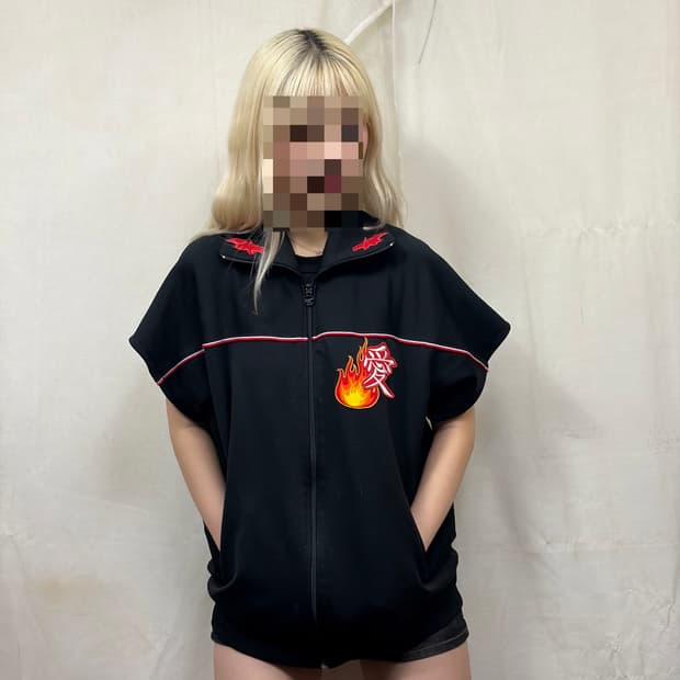 아식스 불꽃 자수 포인트 하프 집업 져지