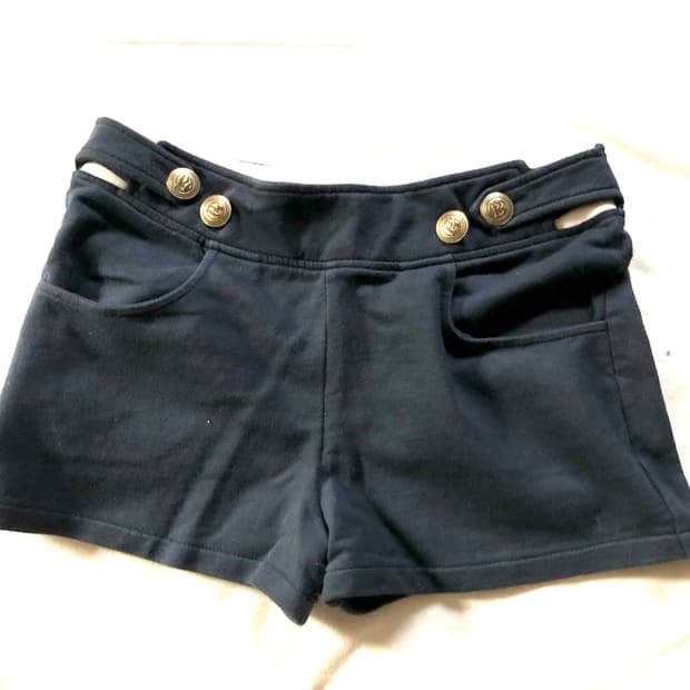피에르발망 금장 버튼 숏팬츠