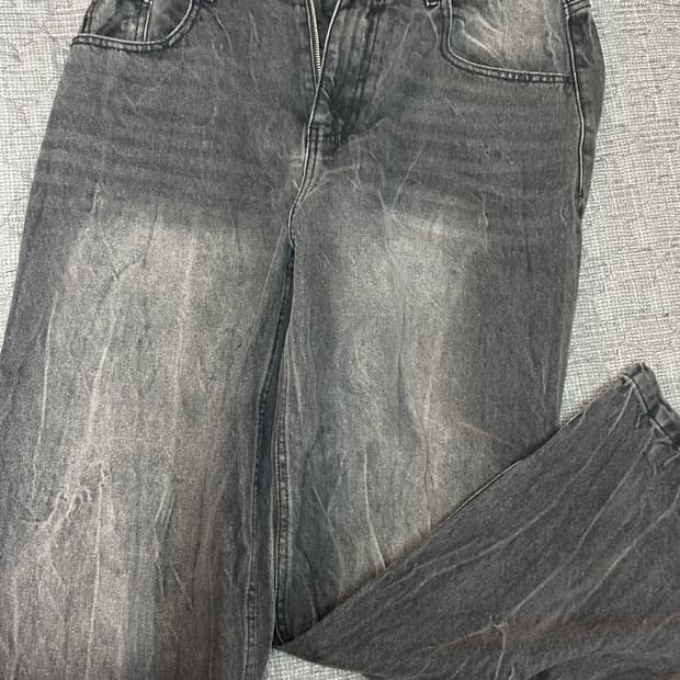 밀로 아카이즈 바지