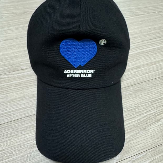 아더에러 트윈 하트로고 볼캡