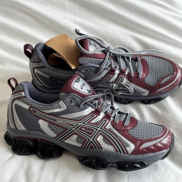 아식스 젤 퀀텀 키네틱 시트 락 다크 체리 275