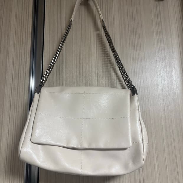 자라 락플랩 숄더백 크림