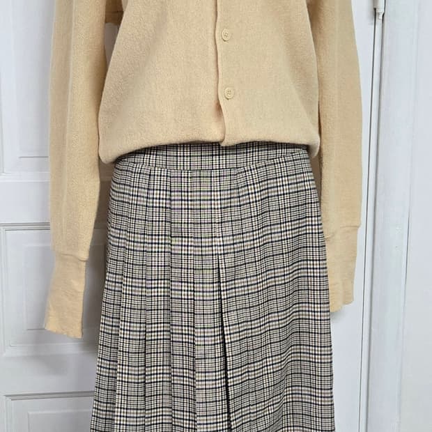 라코스테가디건/스튜디오톰보이 체크스커트