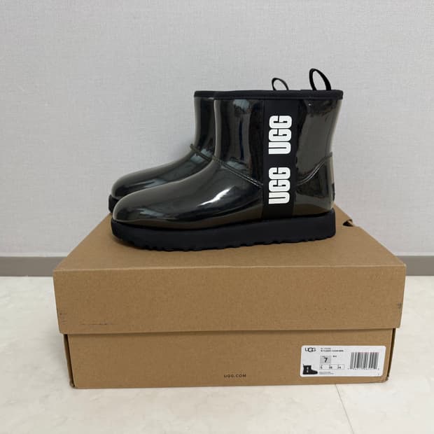 어그 클래식 클리어 미니