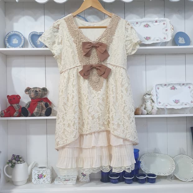 Axes Femme(엑시즈팜) 아이보리 레이스 리본 원피스
