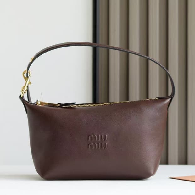 미우 미우 나파 레더 파우치