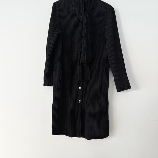 Neck muffler layer pleats top & ops