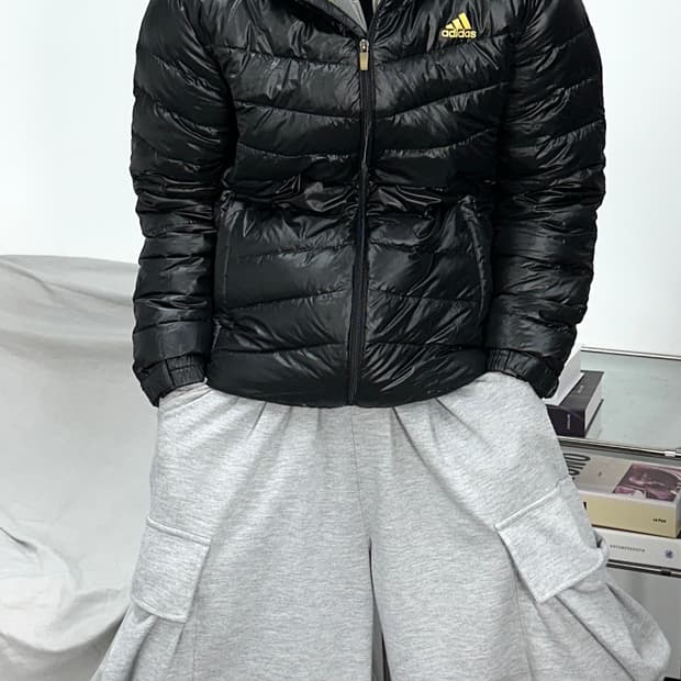 아디다스 유광 블랙 경량패딩 M
