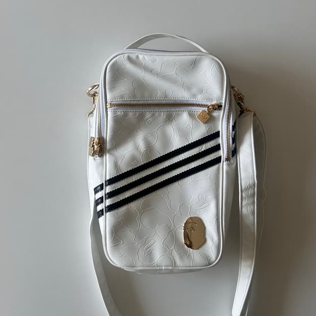 베이프 X 아디다스 숄더백