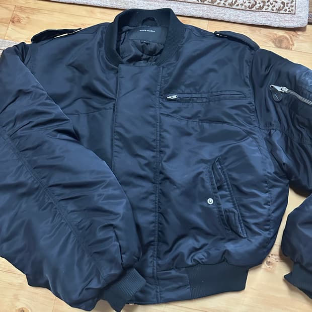 엔타이어스튜디오 봄버