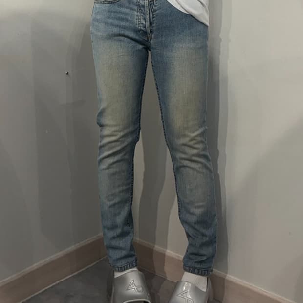 27 A.P.C. 버튼 플라이 중청 워싱 데님 팬츠