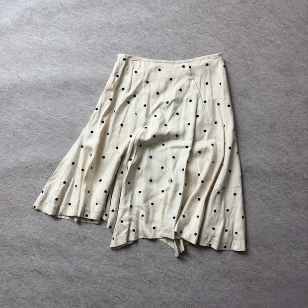 츠모리치사토 도트 스커트