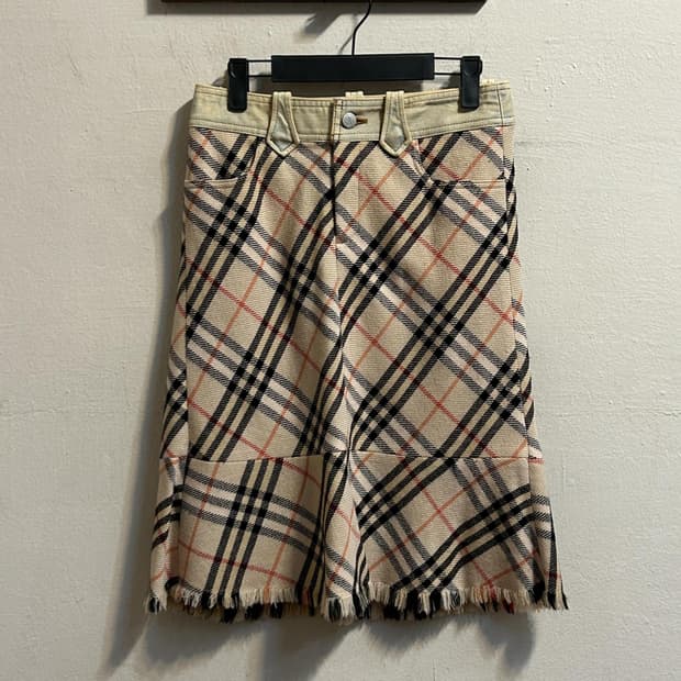 버버리 블루라벨 노바체크 울 프린지 스커트