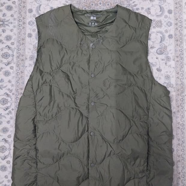 유니클로 울트라 라이트 패딩조끼 L