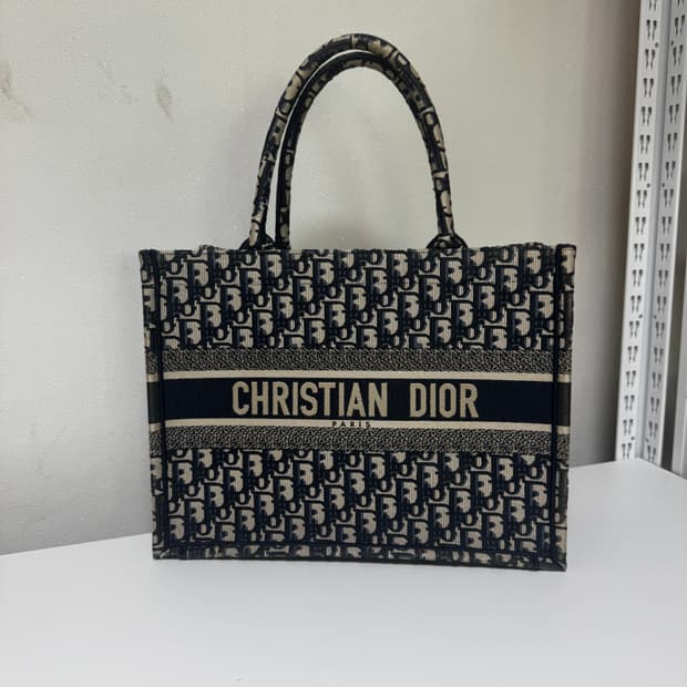 디올 오블리크 북토트백 미듐