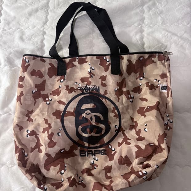 베이프 x 스투시 숄더백 