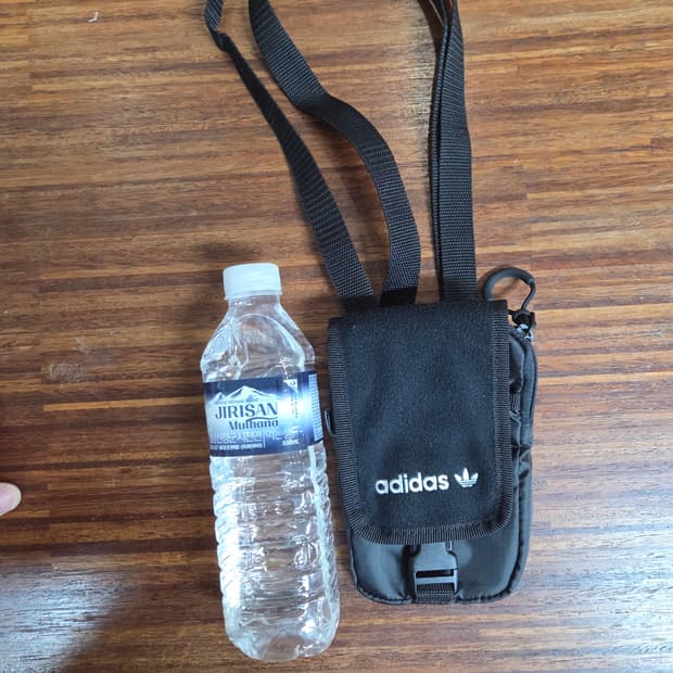 아디다스 맵 플리스 나일론 미니크로스백 