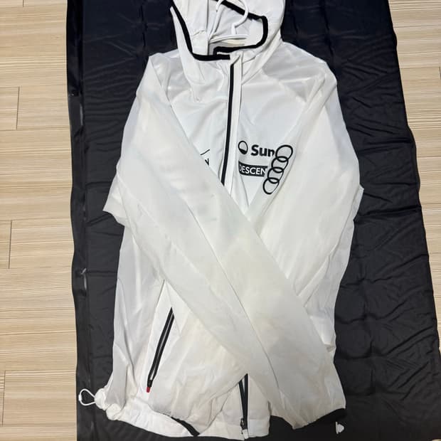 데쌍트 바람막이xl