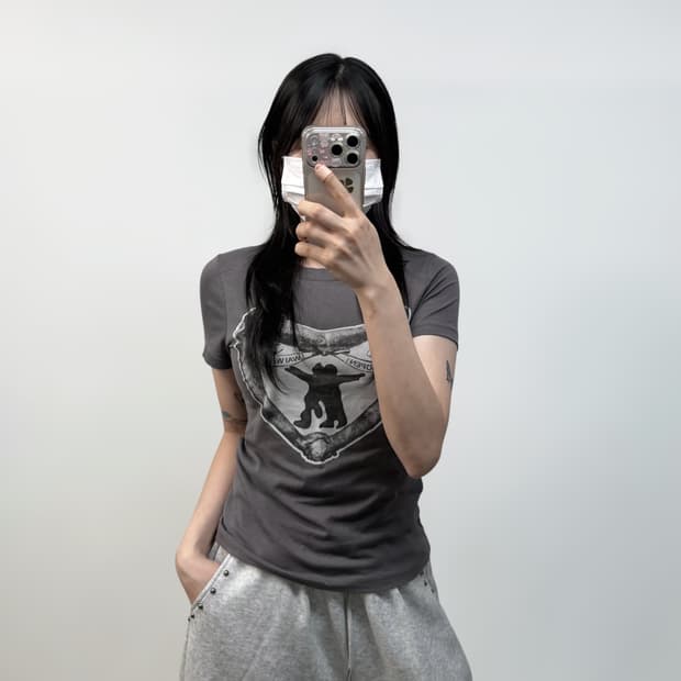 오픈와이와이 허그앤하트 반팔티 차콜