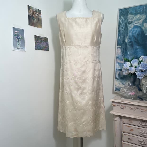 DEAR PRINCESS coral ivory satin embroide