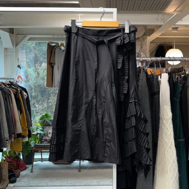 아츠로 타야마 비대칭 프릴 스커트