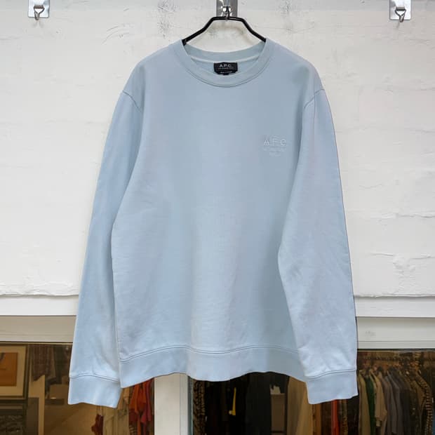 A.P.C. 아페쎄 루 마담 페일 블루 로고자수 스웨트 셔츠 XL