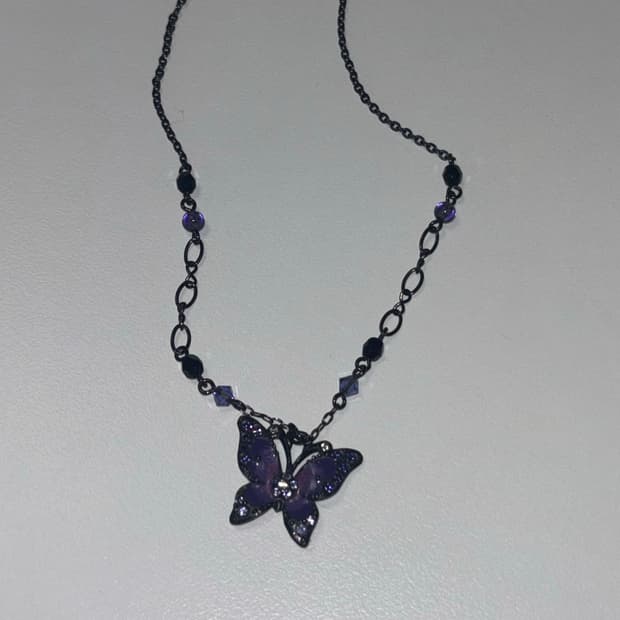 안나수이 보라색 나비 목걸이
