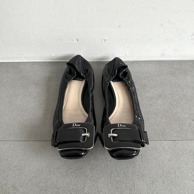 디올 레이디디올 블랙 버클 페이던트 플랫슈즈