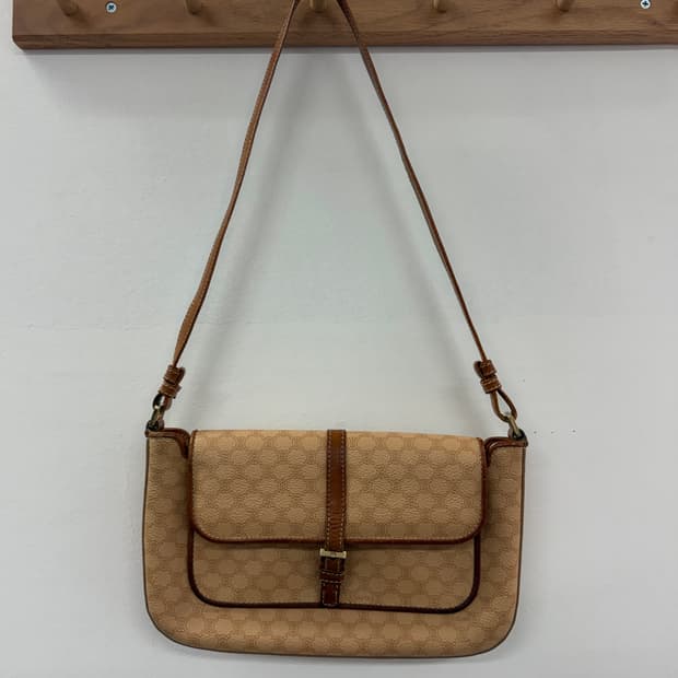 셀린느 마카담 블라종 플랩 숄더백