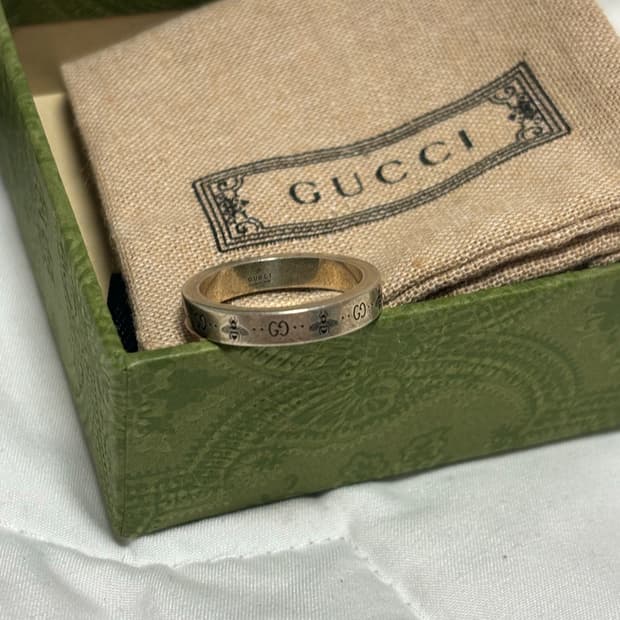 구찌 GG인그레이빙 꿀벌 반지 4mm 22호