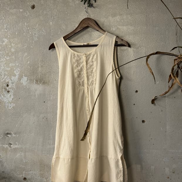 44-55 ) Lacifonelli Floral Stitch Dress