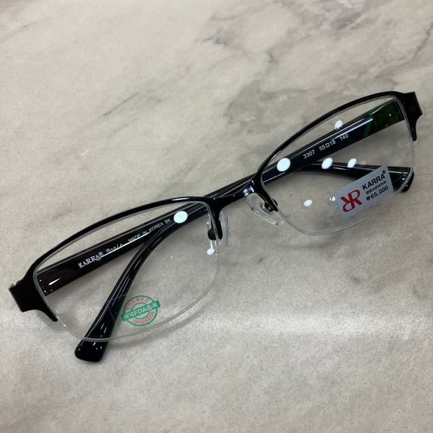 카라 KARRA 블랙 스퀘어 반무테 안경1